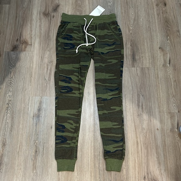 Alternative Pants & Jumpsuits Nwt Alternatives Camouflage Cozy Soft